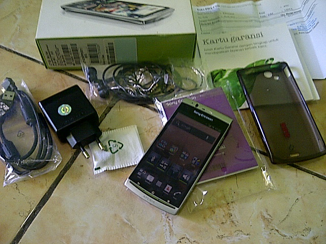 sony ericsson Xperia ARC lt15i fullset dgn camera 8MP...