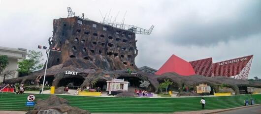 Yang Unik dari Malang: Hotel Berbentuk Pohon Besar