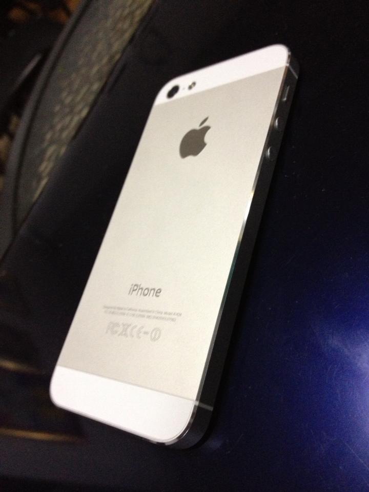 Iphone 5 white !! 64gb.... Factory unlock!! FU !!, garansi Panjang!!! Ampe taun depan