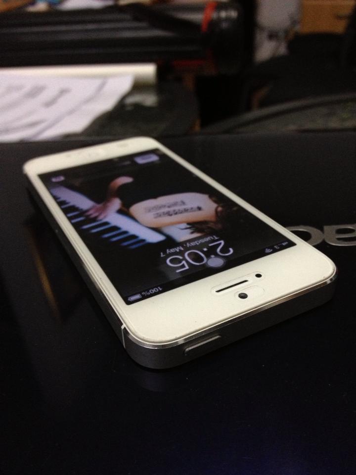 Iphone 5 white !! 64gb.... Factory unlock!! FU !!, garansi Panjang!!! Ampe taun depan
