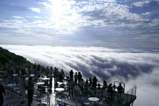 Di Jepang, Wisatawan Bisa Makan di Atas Awan