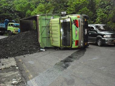 bahaya dibalik keindahan 4 jalan di sumatera barat