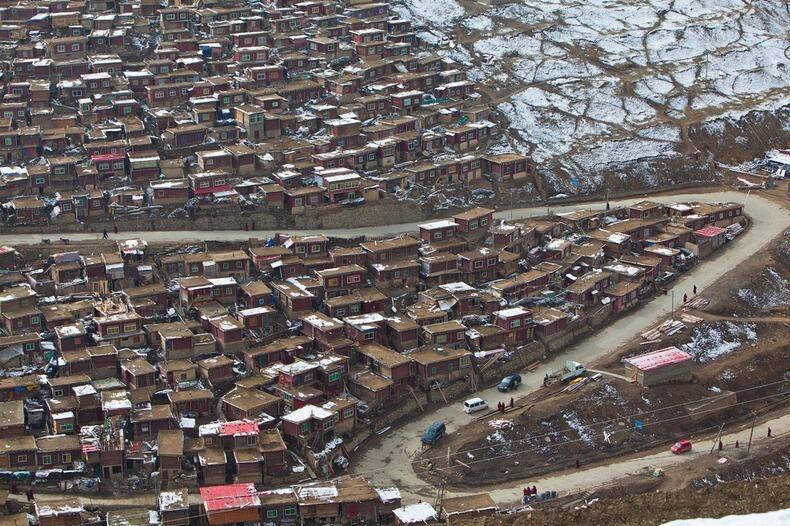 &#91;Wow&#93; Melihat Lebih Dekat Larung Gar Buddhist Academy - Tibet