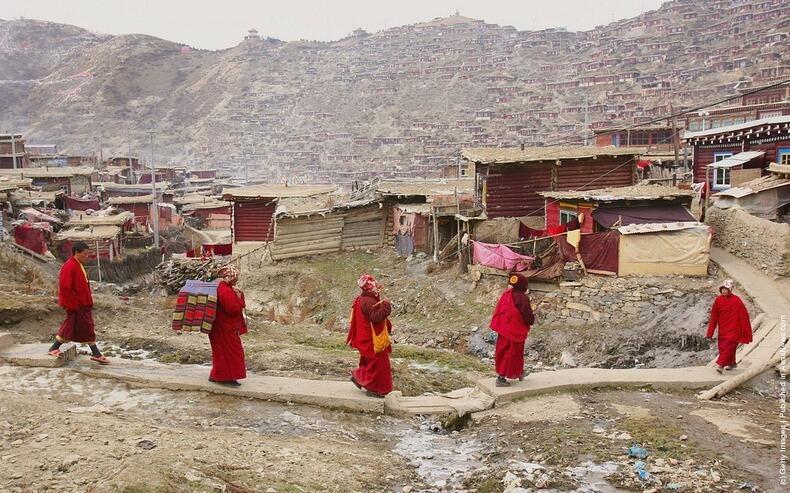 &#91;Wow&#93; Melihat Lebih Dekat Larung Gar Buddhist Academy - Tibet