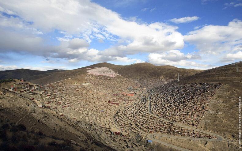 &#91;Wow&#93; Melihat Lebih Dekat Larung Gar Buddhist Academy - Tibet