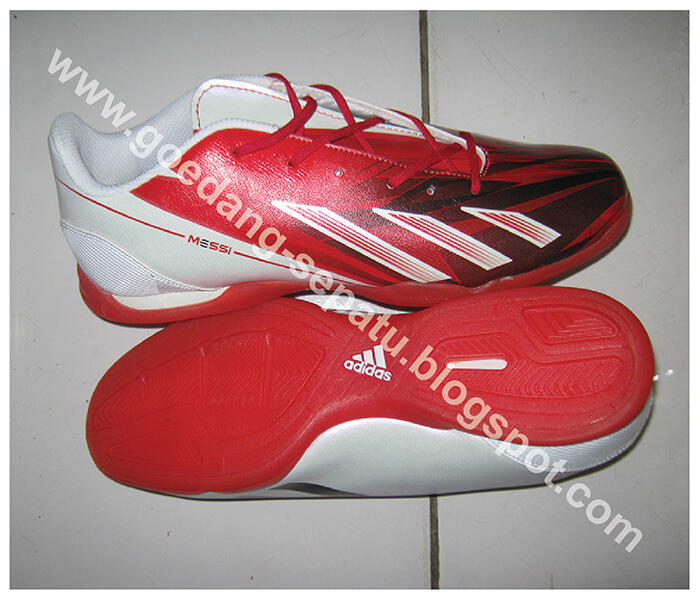 JUALL Aneka macam sepatu Adidas, Nike, Puma, Reebok dan Jersey Bola Kualitas Super !!