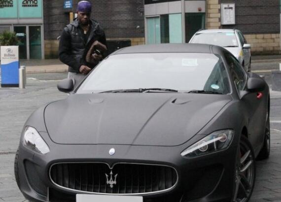 Inilah 4 Mobil Mewah Mario Balotelli 