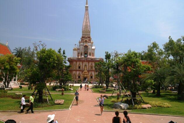 Wat Chalong, Kuil Bersejarah Terbesar di Phuket