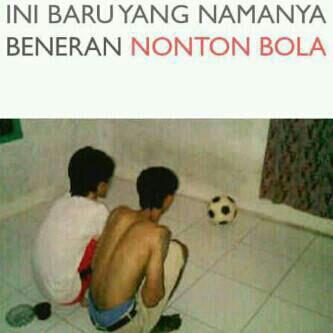 ini baru yang namanya nonton bola yang asli , cekidot ...