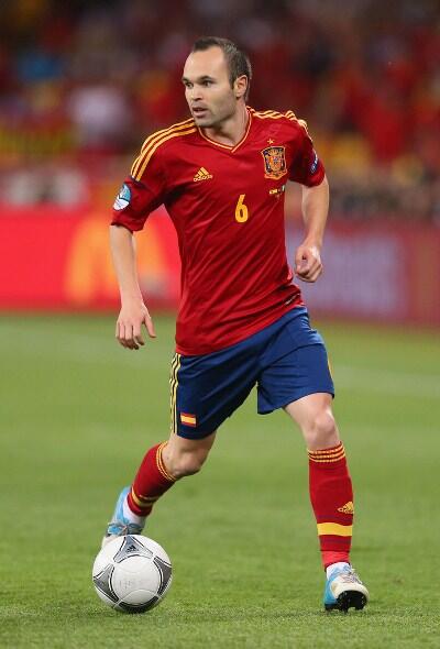 WTS jersey grade ori SPAIN HOME #6 A. INIESTA // LIVERPOOL AWAY #8 GERRARD RARE