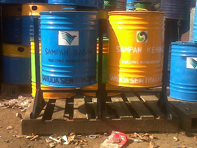 Terjual tempat sampah ,kotak sampah plastik,keranjang 