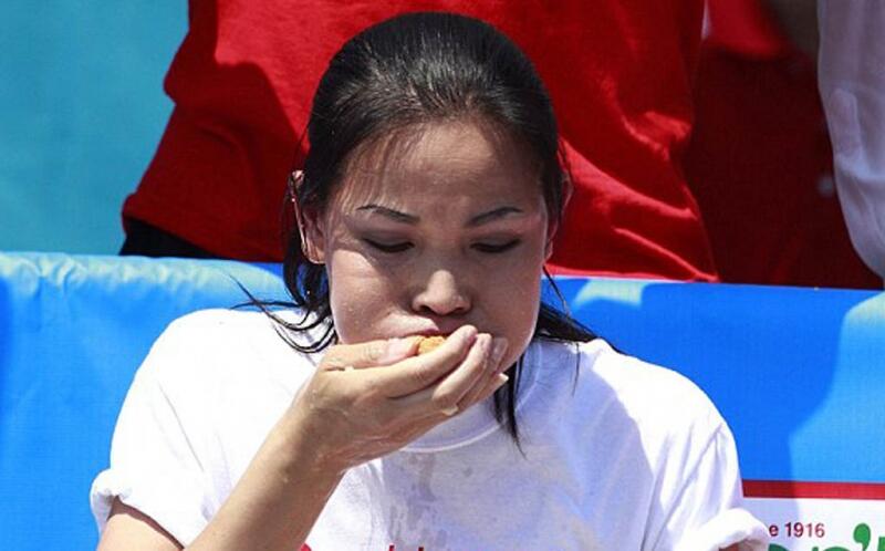 Seorang Guru Meninggal Tersedak Hot Dog !!!