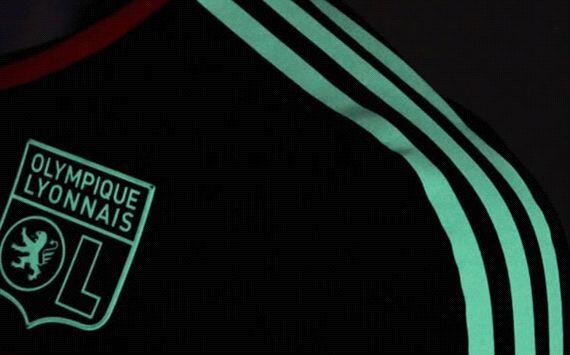 [BOCORAN] Jersey Ketiga Olympique Lyon Musim Depan: MENYALA DALAM GELAP!