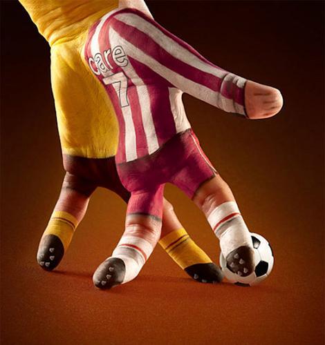 Ilusi Lukisan Pada Jari - Jari Tangan