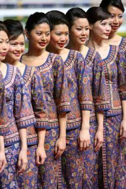 Bangga Berkebaya,Singapore Airlines tak Ganti Seragam Pramugarinya