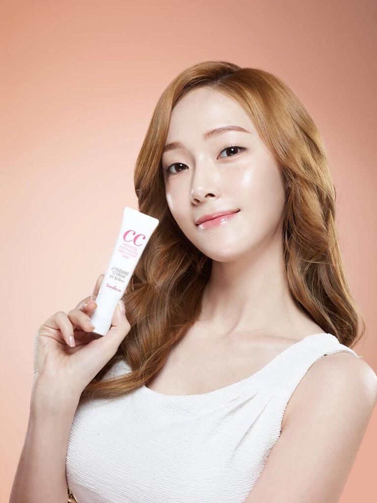 Tiffany (Miyoung) ketika menghadiri event LA dodgers....bisa gak kira2??