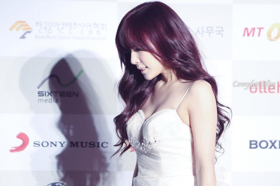 Tiffany (Miyoung) ketika menghadiri event LA dodgers....bisa gak kira2??