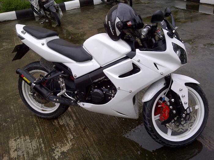 Terjual CBR  150 Old 2008 Full Modif  Warna  Putih  KASKUS