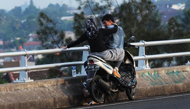 MERAJUT CINTA DI JEMBATAN (GARANSI NGAKAK)