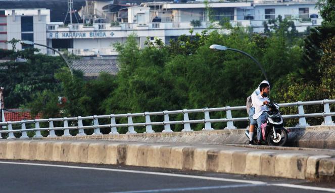 MERAJUT CINTA DI JEMBATAN (GARANSI NGAKAK)