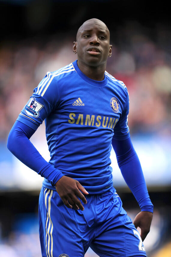 Striker Chelsea Jual Ferrari demi Muslim Rohingya