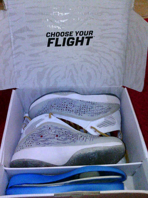 READY STOCK SEPATU BASKET KOBE 8 EASTER DAN AIR JORDAN 2011 YOTR ( REPLICA)