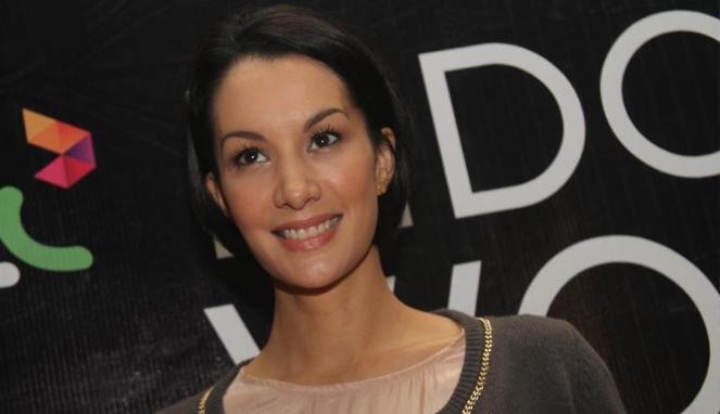 &#91;HOT&#93;Model internasional yang cantik ini bangga dengan indonesia!!