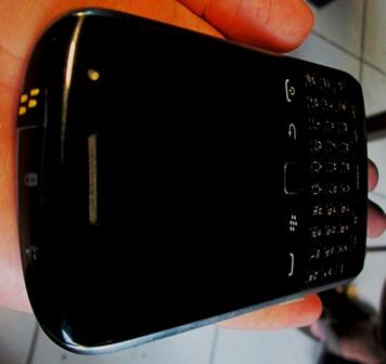 WTS BlackBerry Apollo hitam murah garansi panjang di Bandung