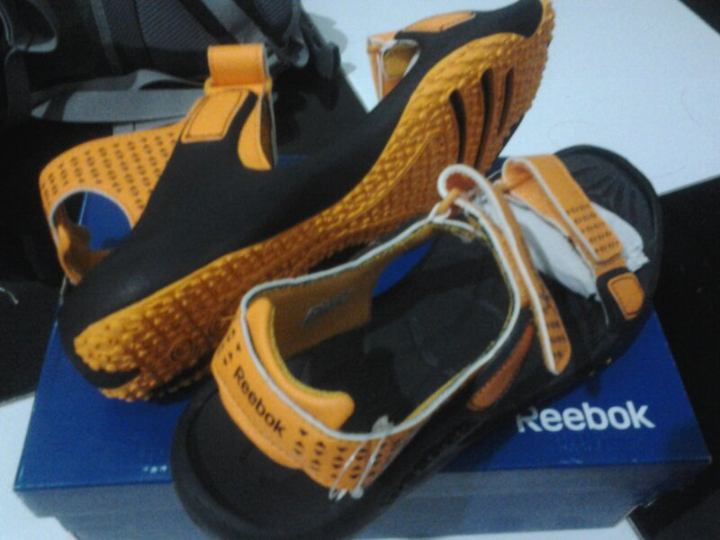 Terjual reebok  sandal  gunung  KASKUS