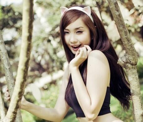 Ratu Cosplay yang Cantik Menawan