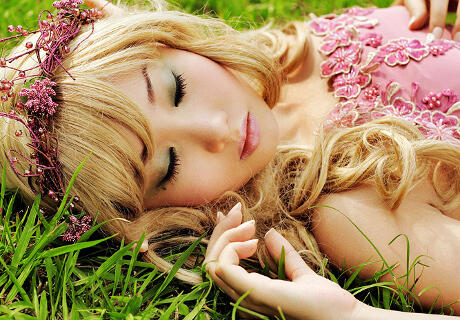 Ratu Cosplay yang Cantik Menawan