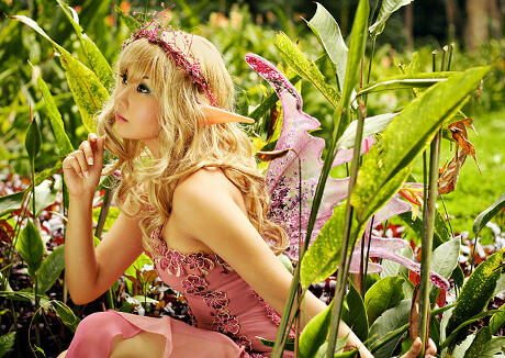 Ratu Cosplay yang Cantik Menawan