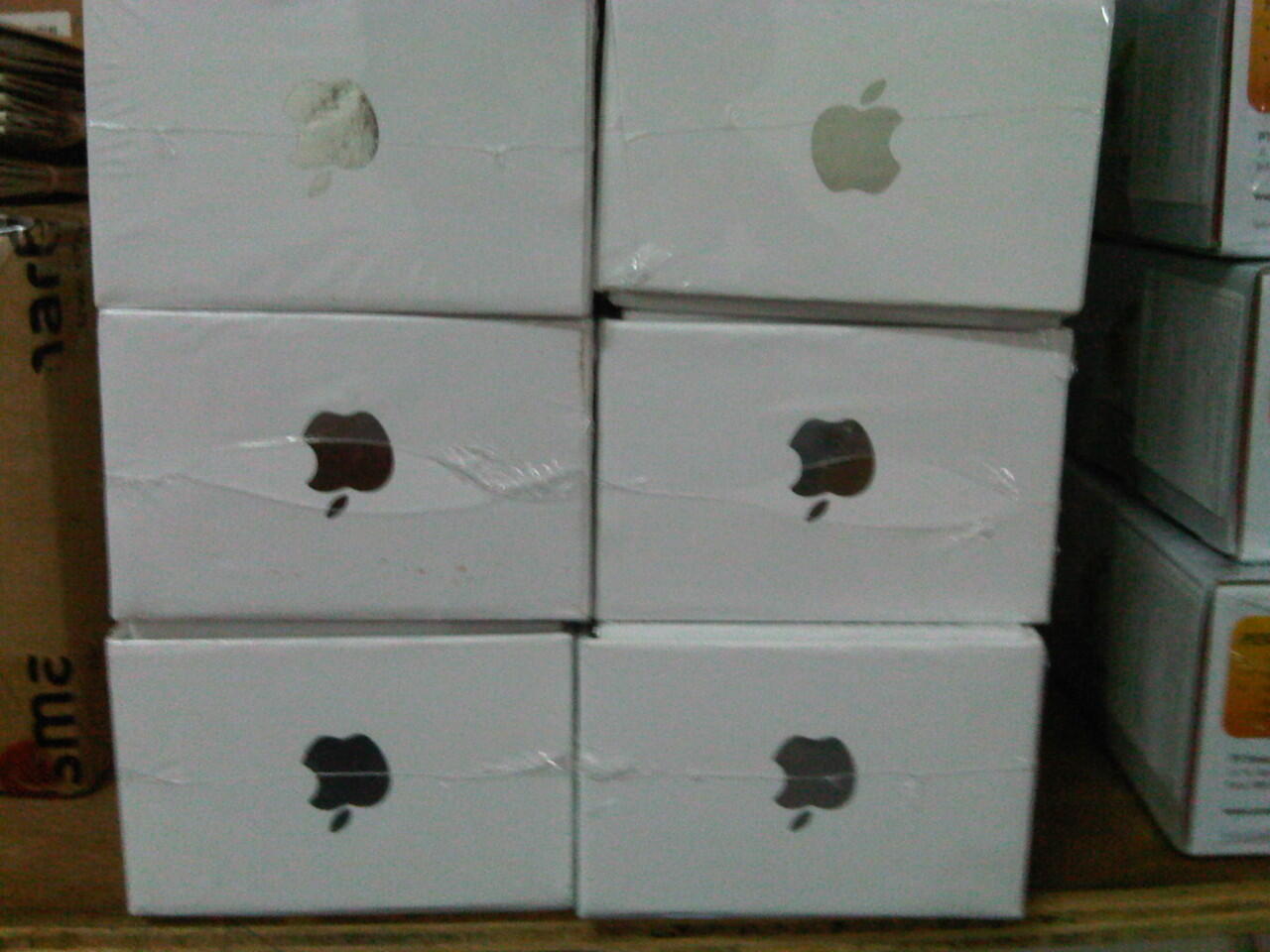 IPHONE 4 SMARTFREN CDMA BNIB,SEGEL,RESMI