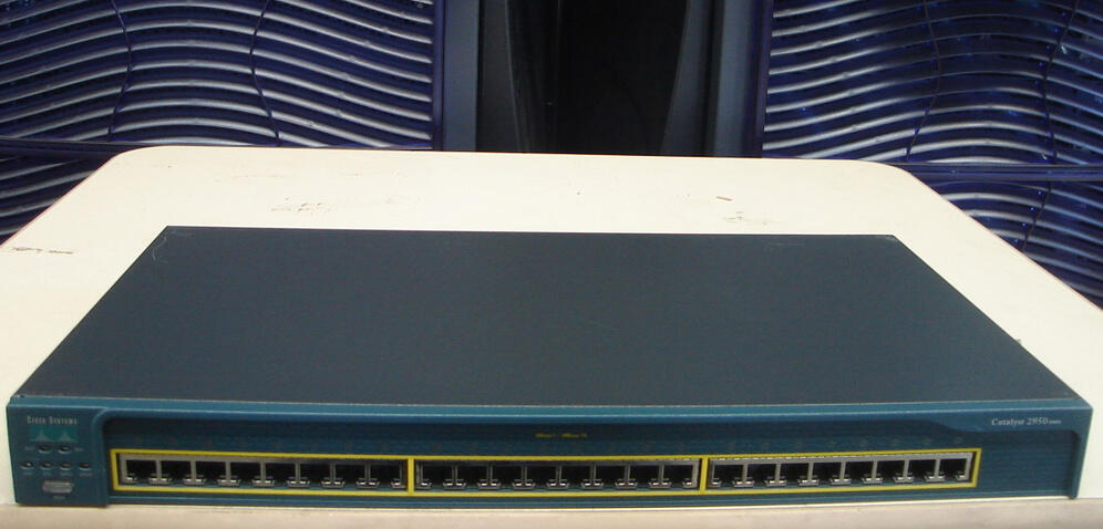 Catalyst Cisco 2950 ( WS C2950 24 )