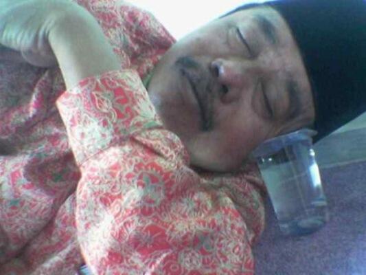 Tidur Ala Pak.Komar !!