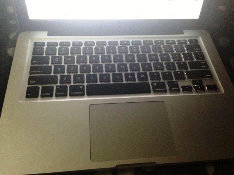 Macbook Pro 13 inci Unibody Core2Duo, Surabaya NEGO!!!