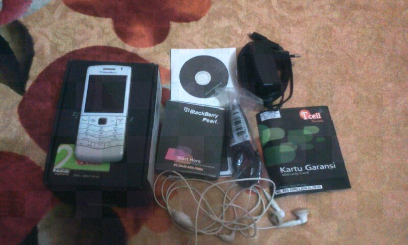 jual blackberry pearl 9105 3G white