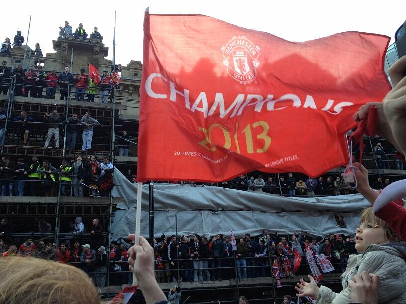 &#91;PICS&#93; Parade Trophy EPL ke 20 MAN UTD di Manchester