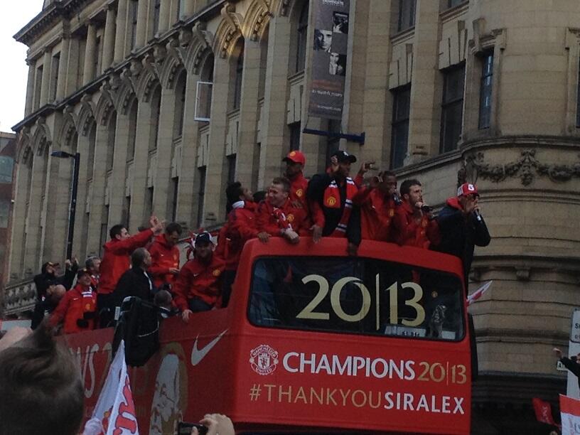 &#91;PICS&#93; Parade Trophy EPL ke 20 MAN UTD di Manchester