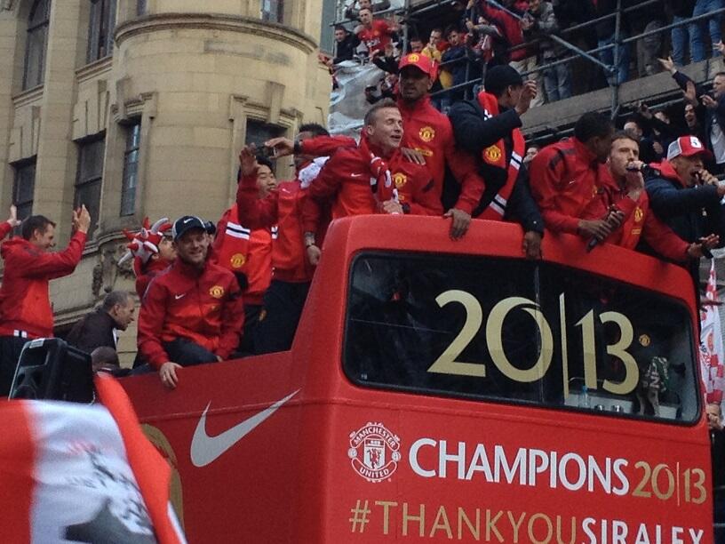 &#91;PICS&#93; Parade Trophy EPL ke 20 MAN UTD di Manchester