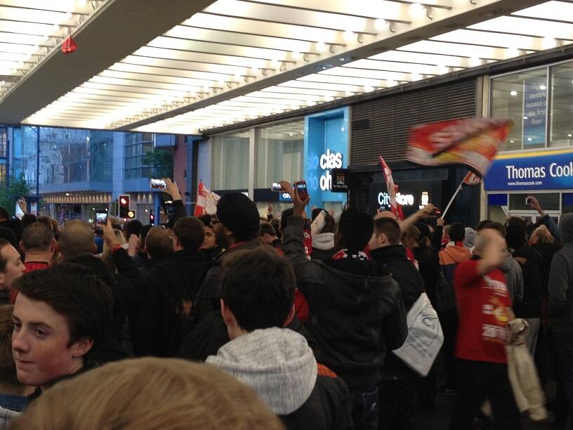 &#91;PICS&#93; Parade Trophy EPL ke 20 MAN UTD di Manchester