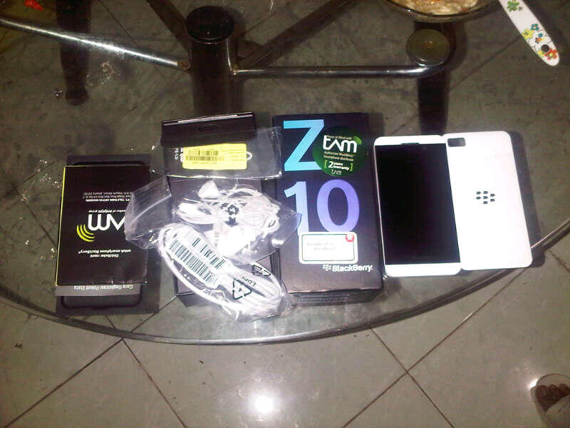 Blackberry Z10 white Fullset (COD kemayoran)