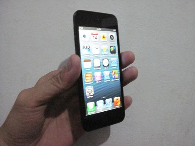 IPOD TOUCH 5 32GB, Fullset + Garansi resmi Indonesia.. Harga? Murah aja gan