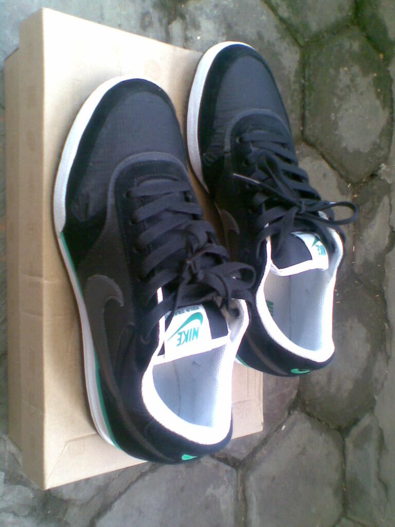 WTS SEPATU NIKE FIELDTRAINER ORI BANDUNG
