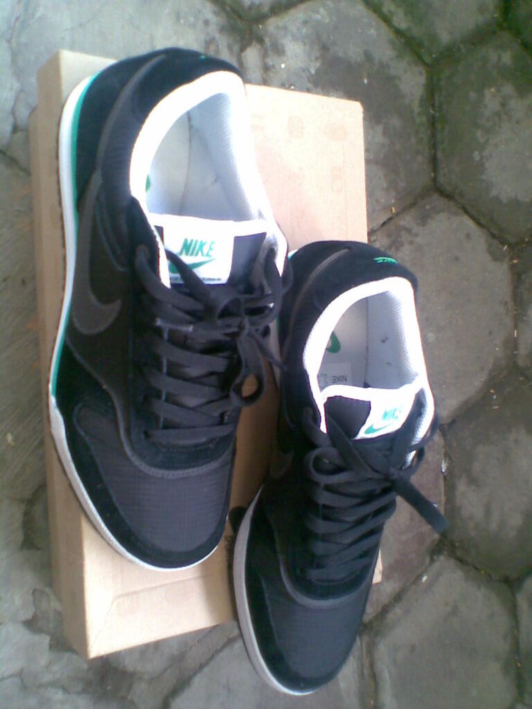 WTS SEPATU NIKE FIELDTRAINER ORI BANDUNG