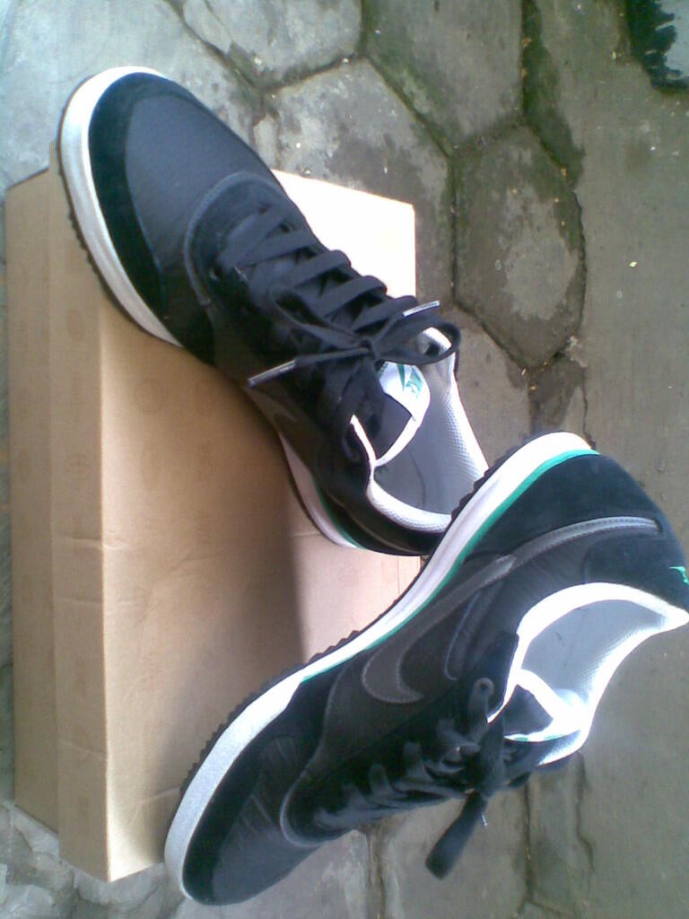 WTS SEPATU NIKE FIELDTRAINER ORI BANDUNG
