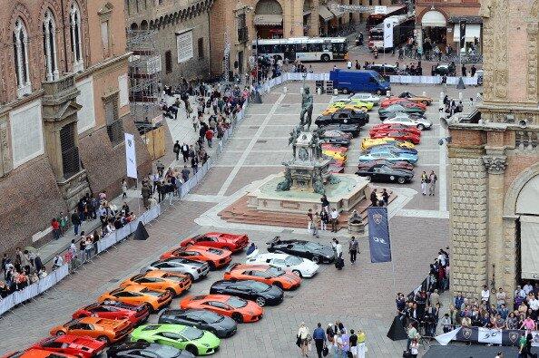 &#91;KEREN&#93; Peringatan 50tahun Lamborghini, 300 Mobil Lamborghini Kumpul Bareng