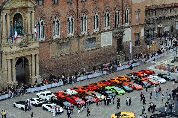 &#91;KEREN&#93; Peringatan 50tahun Lamborghini, 300 Mobil Lamborghini Kumpul Bareng