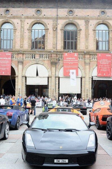&#91;KEREN&#93; Peringatan 50tahun Lamborghini, 300 Mobil Lamborghini Kumpul Bareng