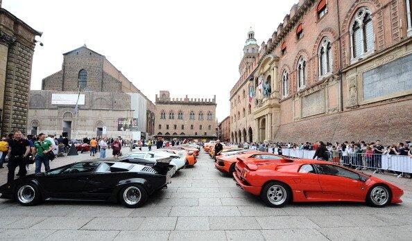 &#91;KEREN&#93; Peringatan 50tahun Lamborghini, 300 Mobil Lamborghini Kumpul Bareng